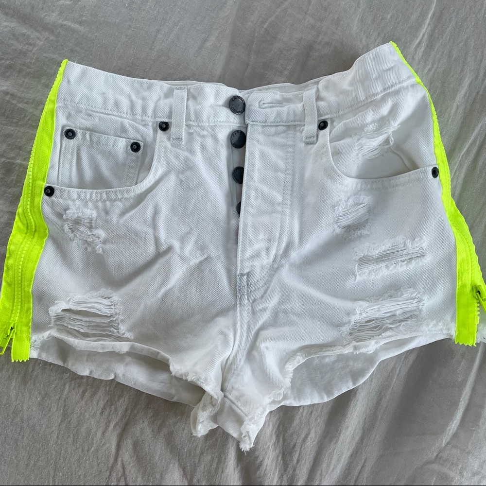 CARMAR WHITE JEAN SHORTS
